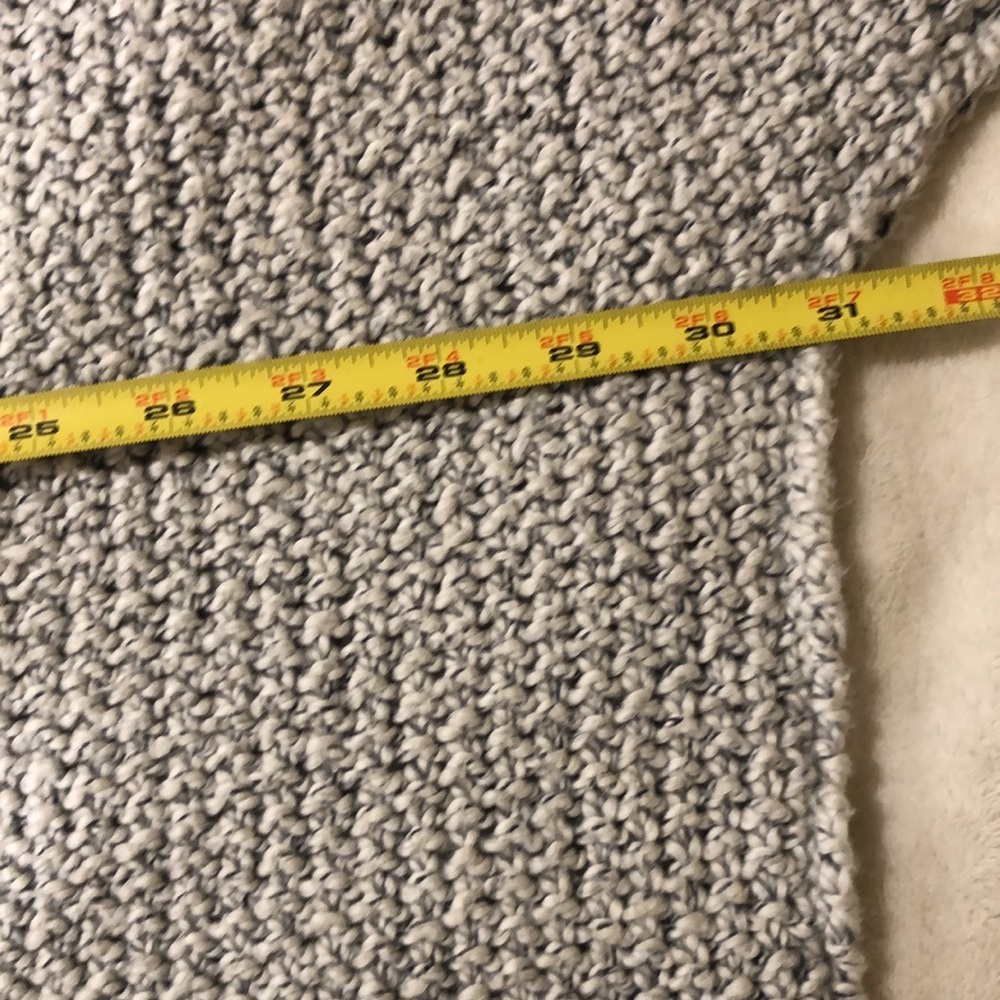 Free People Oversized Gray V-Neck Chunky Knit Sweater - Size M - Picture 9 of 10
